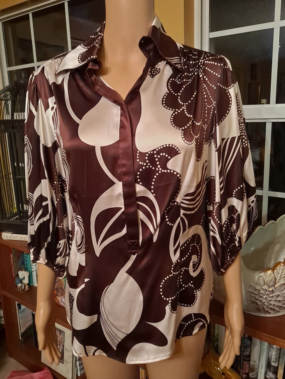Bebe Silky Brown & White Floral Satin Collared Blouse
